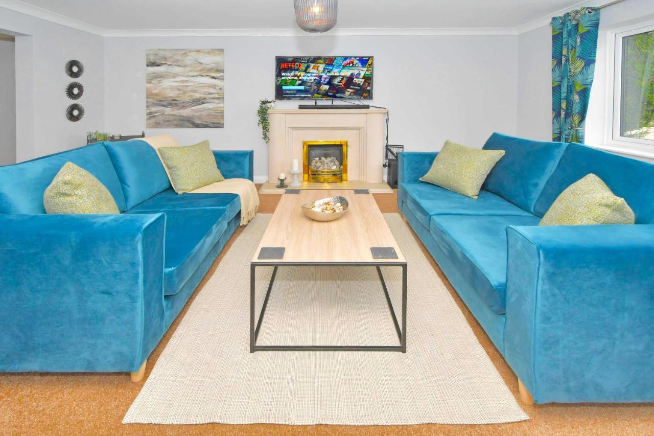 The Glade By Yourstays Huge Single Detached Holiday Home With Big Garden Newcastle-under-Lyme Exterior photo