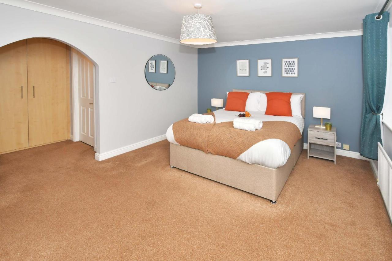 The Glade By Yourstays Huge Single Detached Holiday Home With Big Garden Newcastle-under-Lyme Exterior photo